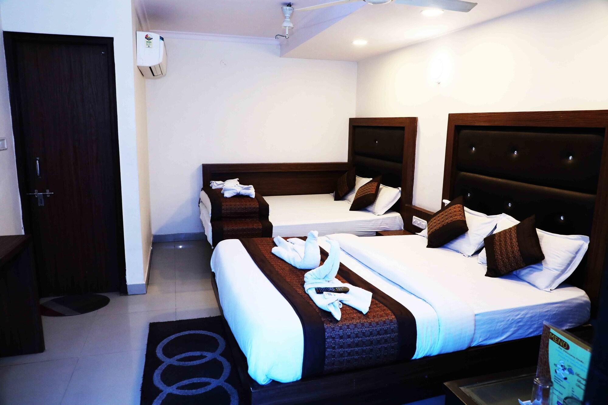 Oyo Flagship Kumar Palace Nuova Delhi Esterno foto