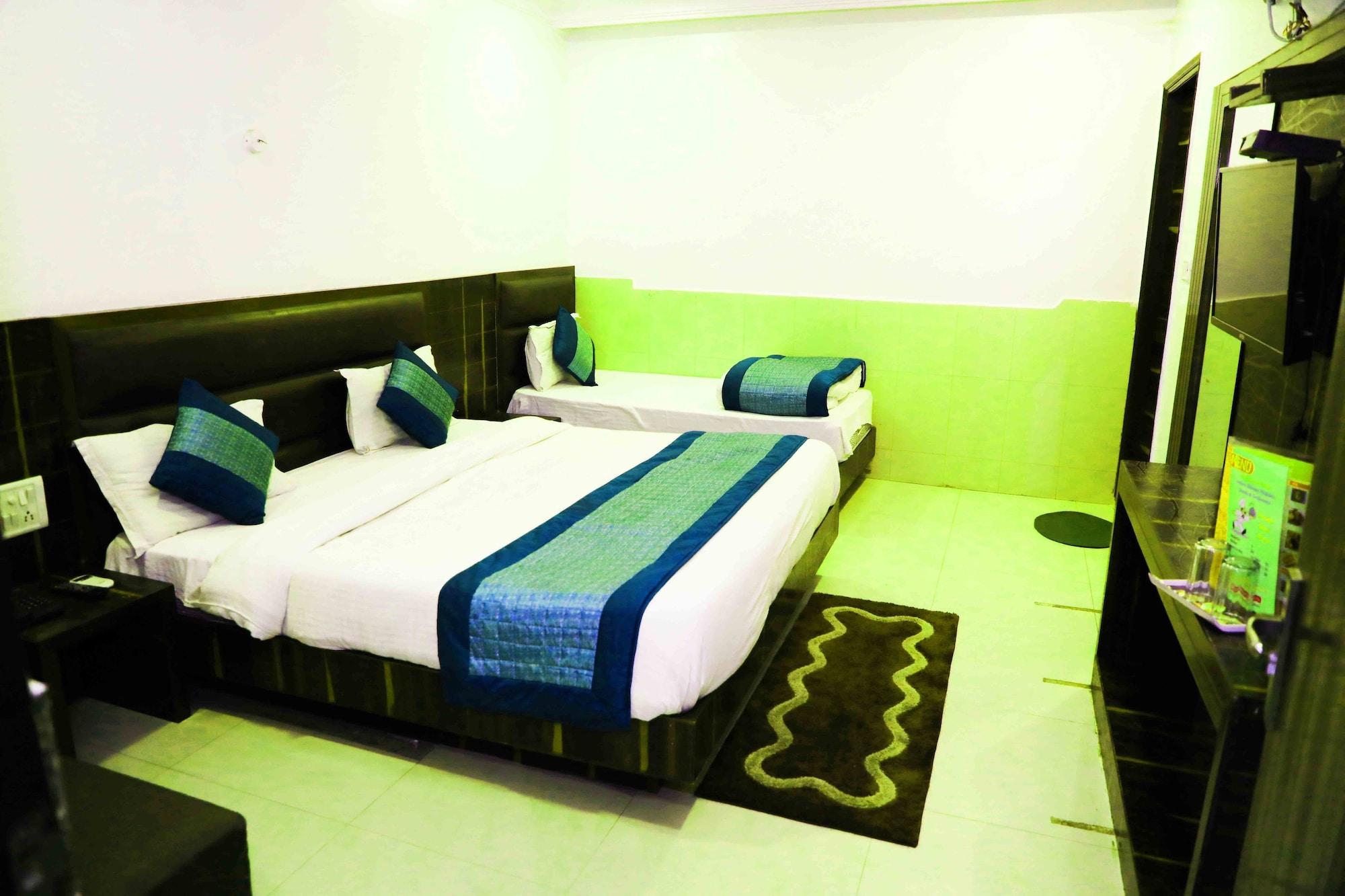 Oyo Flagship Kumar Palace Nuova Delhi Esterno foto
