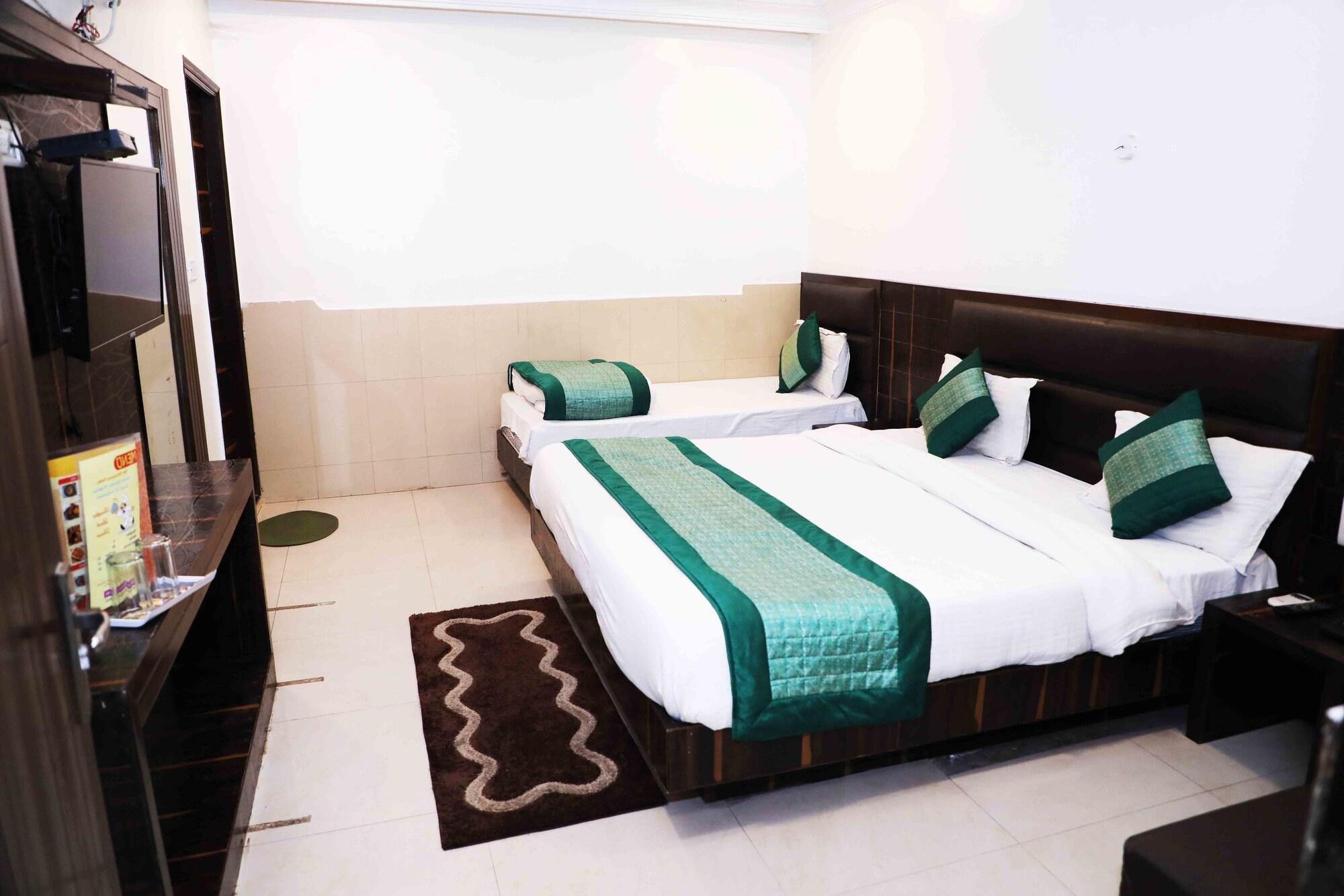 Oyo Flagship Kumar Palace Nuova Delhi Esterno foto