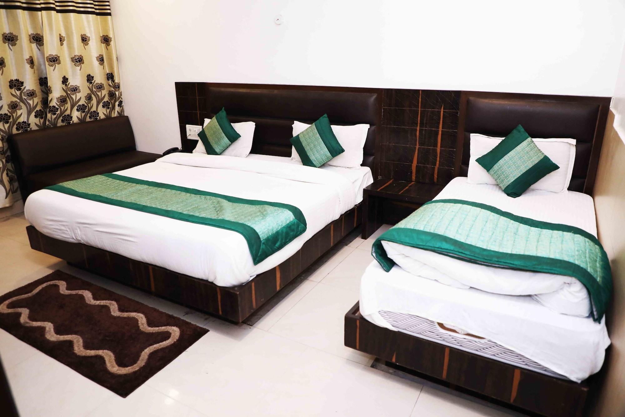Oyo Flagship Kumar Palace Nuova Delhi Esterno foto