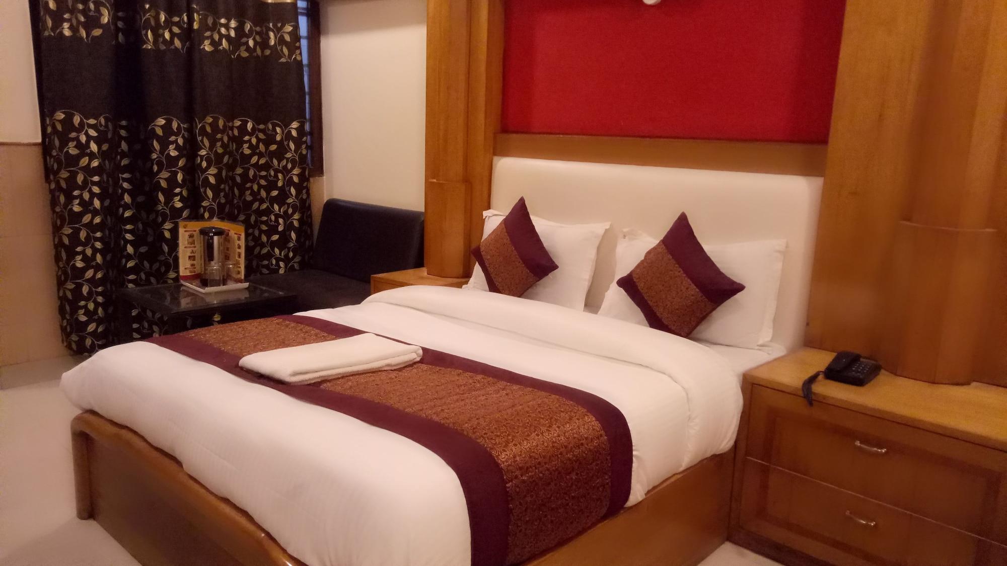 Oyo Flagship Kumar Palace Nuova Delhi Esterno foto