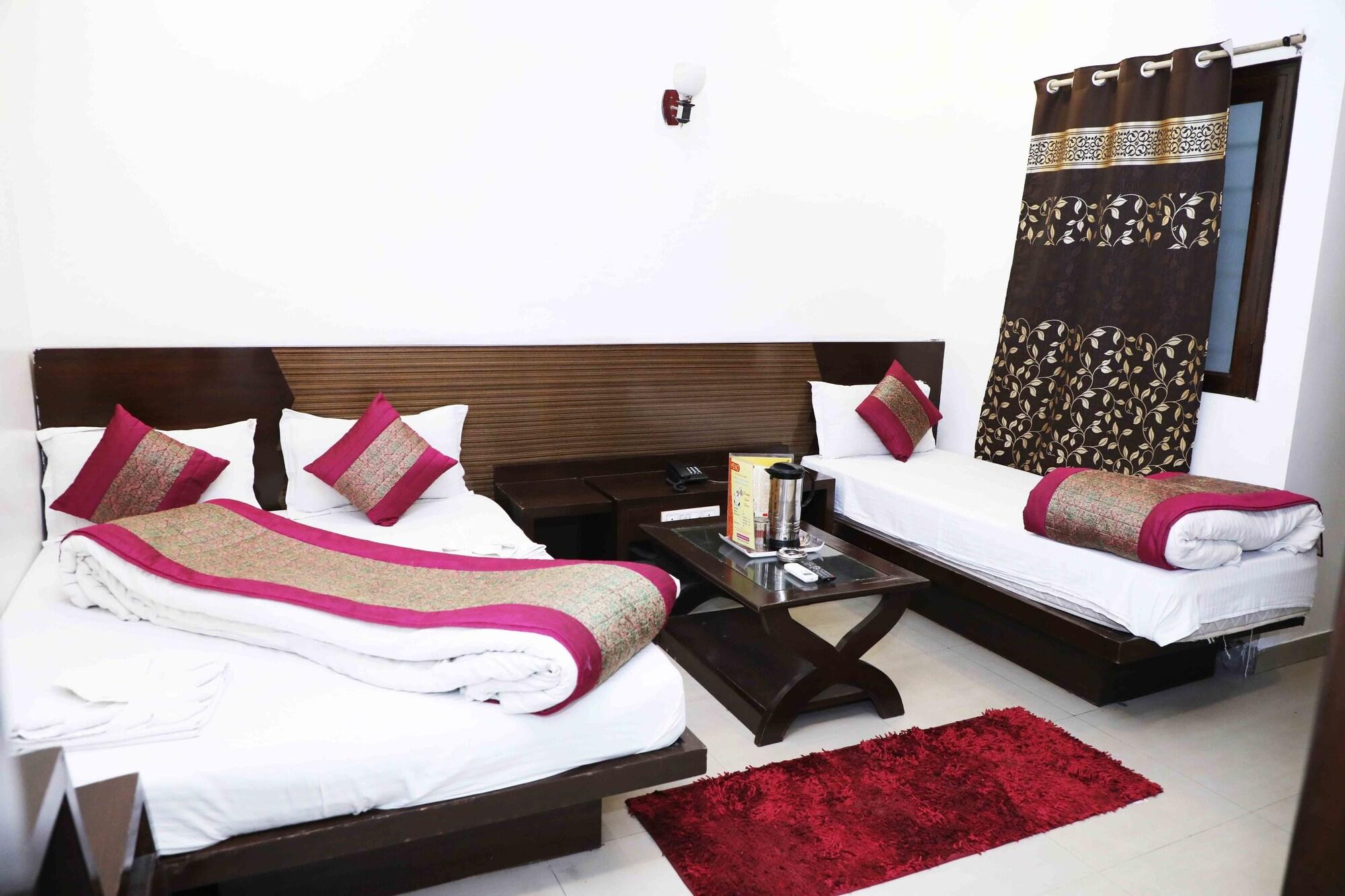 Oyo Flagship Kumar Palace Nuova Delhi Esterno foto