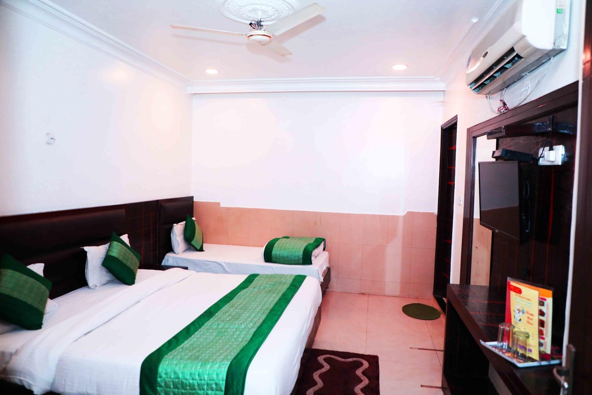 Oyo Flagship Kumar Palace Nuova Delhi Esterno foto