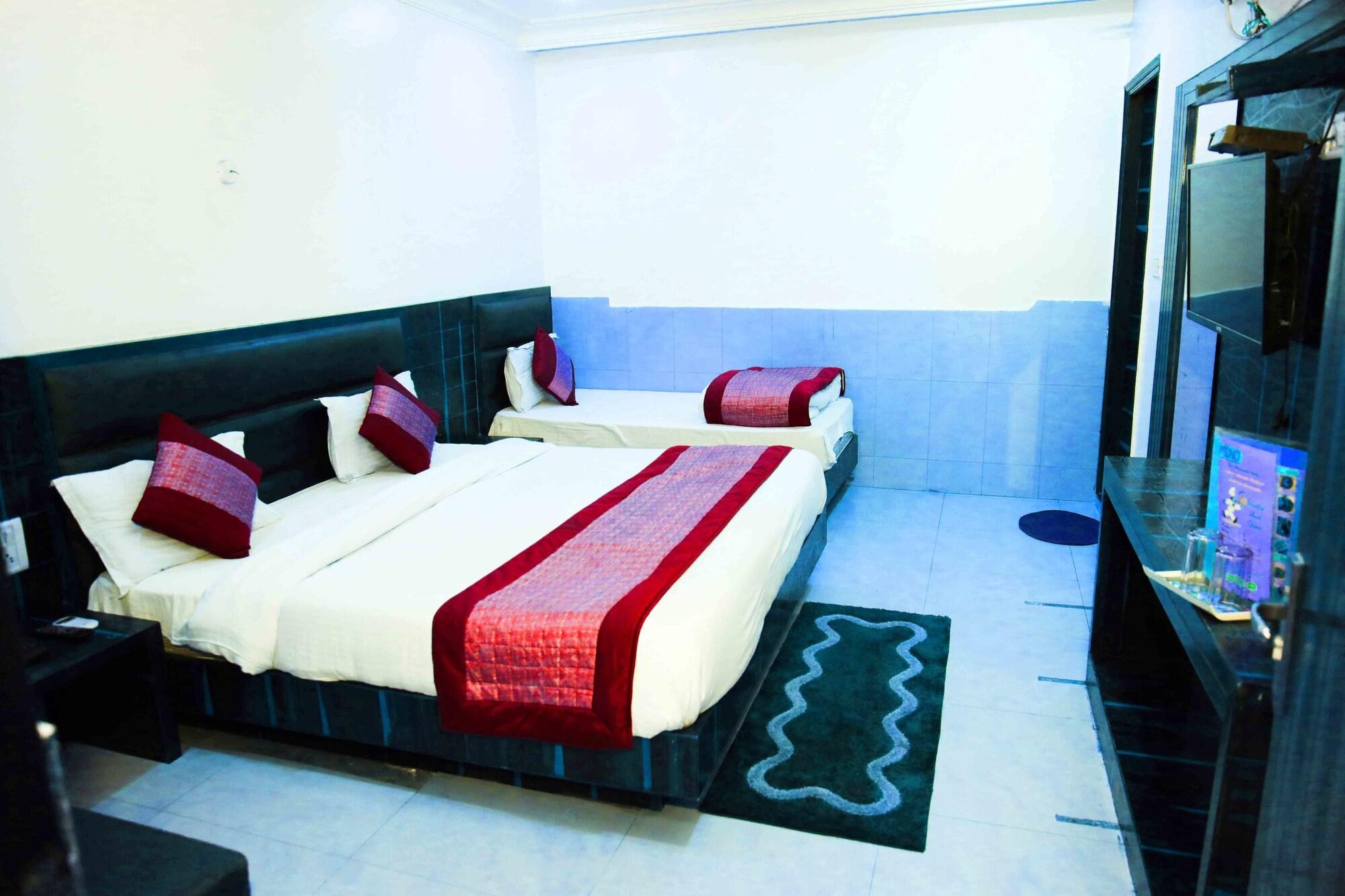 Oyo Flagship Kumar Palace Nuova Delhi Esterno foto