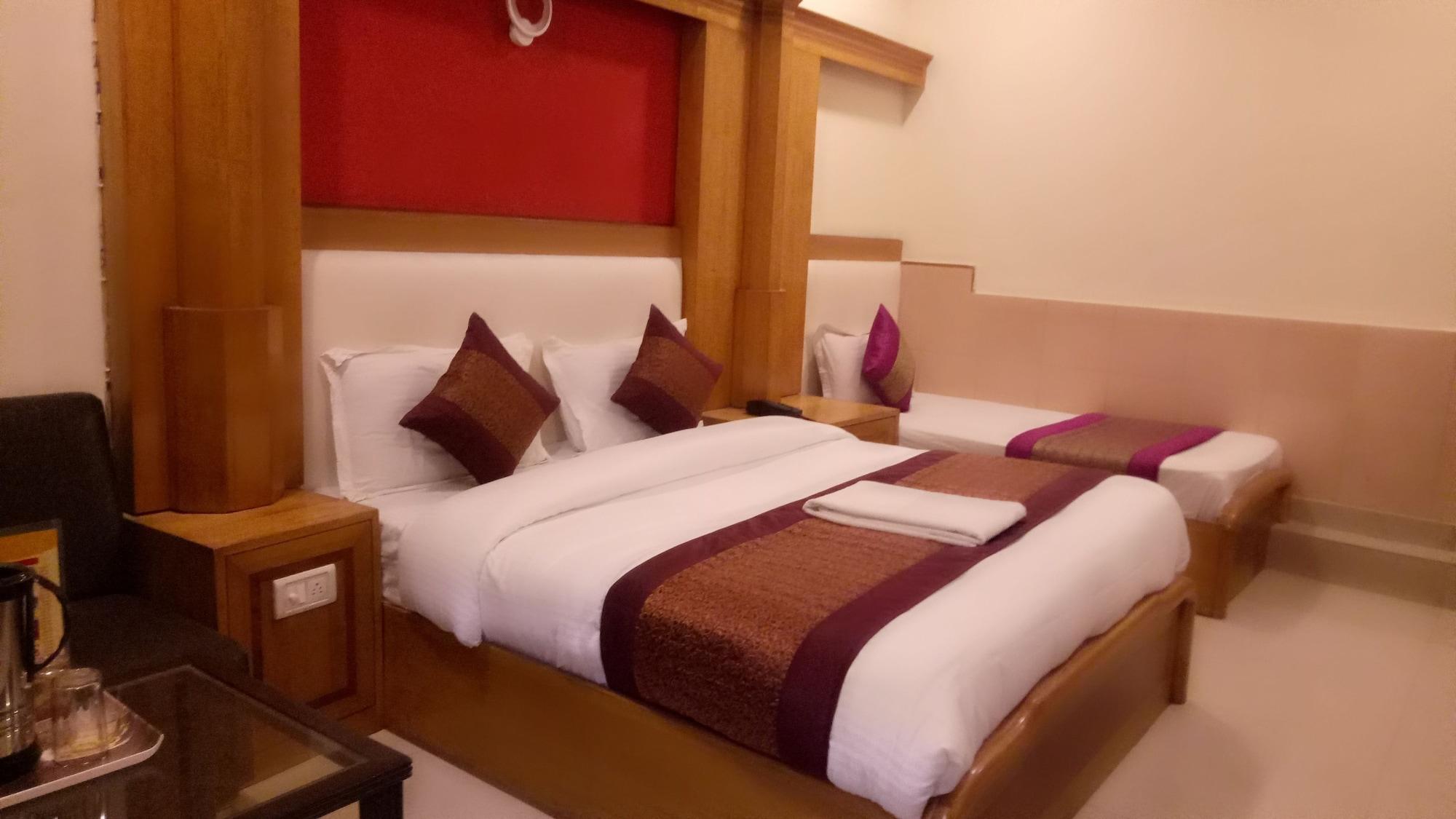 Oyo Flagship Kumar Palace Nuova Delhi Esterno foto