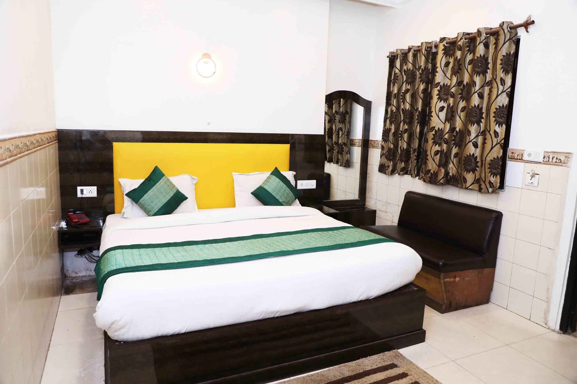 Oyo Flagship Kumar Palace Nuova Delhi Esterno foto