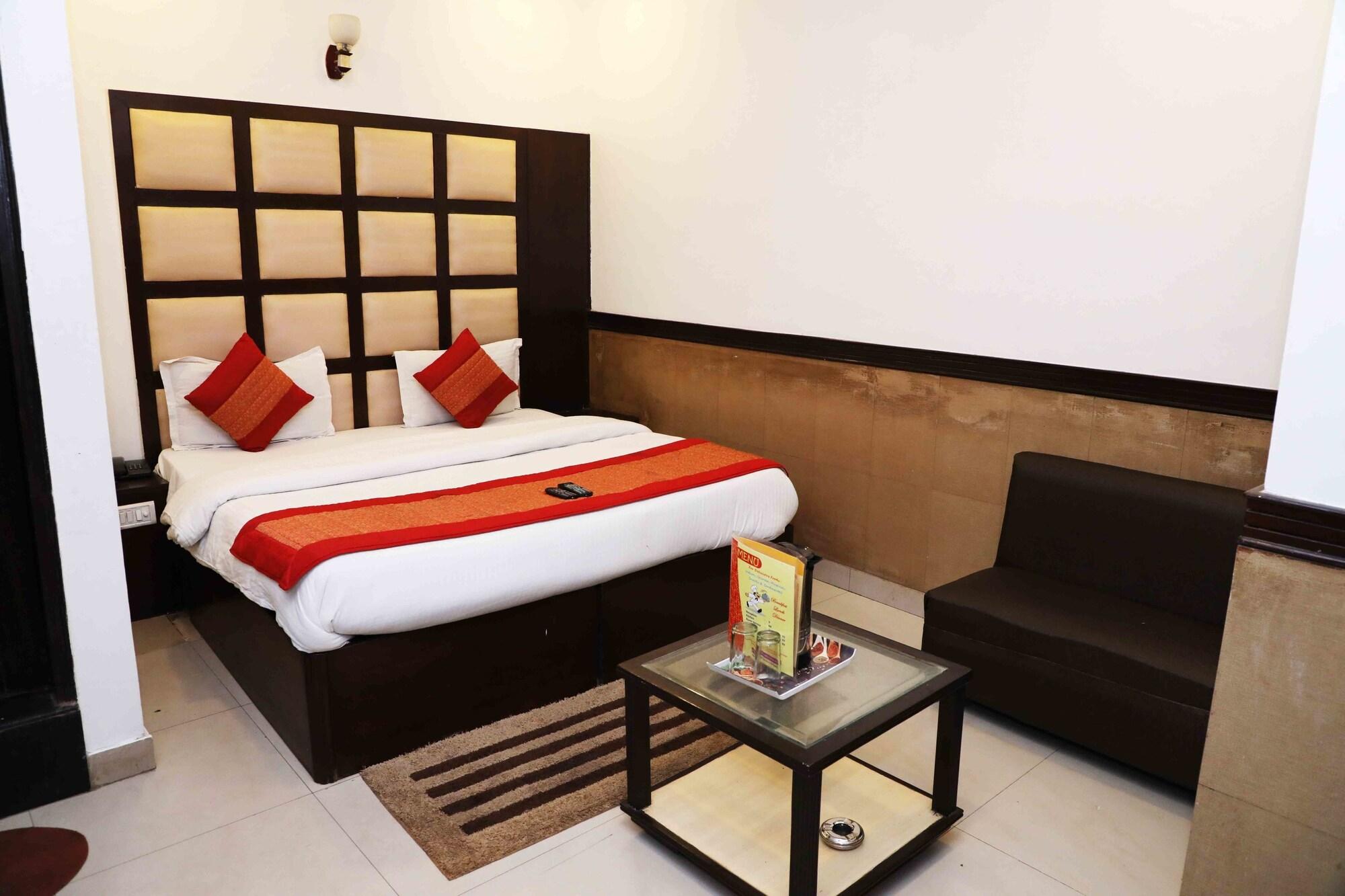 Oyo Flagship Kumar Palace Nuova Delhi Esterno foto
