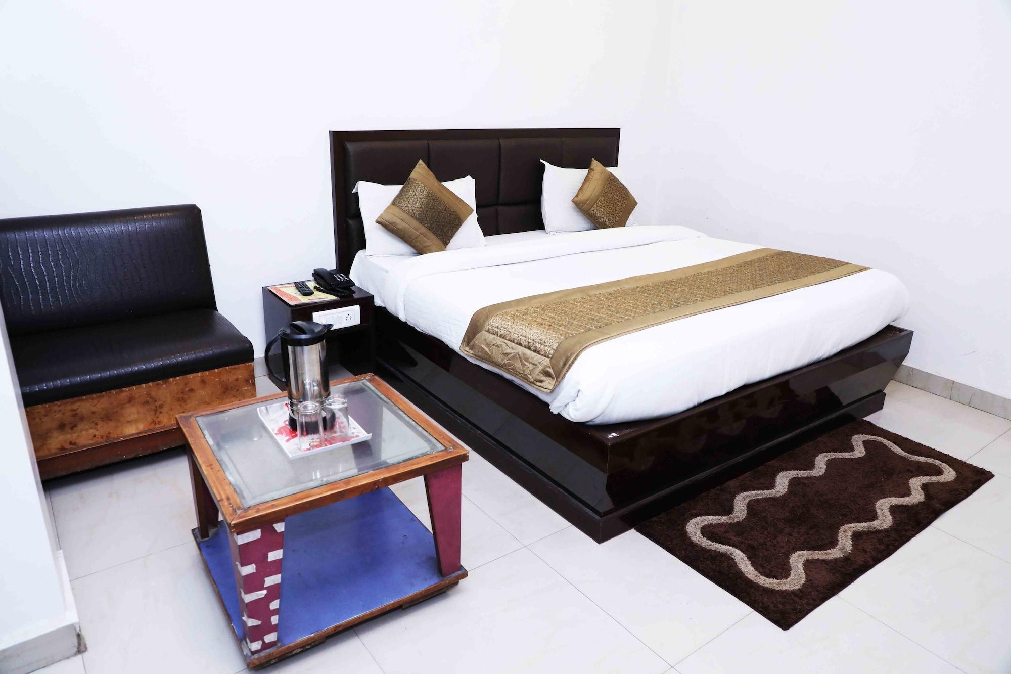 Oyo Flagship Kumar Palace Nuova Delhi Esterno foto